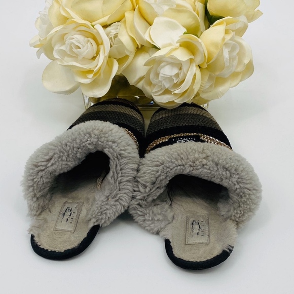 Ugg Slippers - Picture 4 of 6